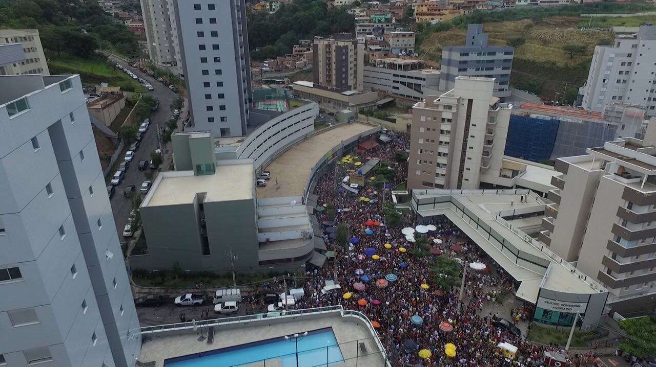 Foto aérea Bloco Baianeiros no bairro Buritis - créditos zero 3 um filme