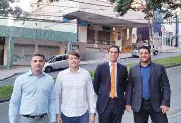 Da esquerda para direita - Mauredson Junior, Via Nobre Imóveis; Marcus Vargas, Imobiliária Buritis; Braulio Lara, Solimob Netimóveis e Thiago Santos, Via Nobre Imóveis - Fonte: Jornal do Buritis