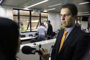 Braulio Lara dá entrevista para a tv Câmara