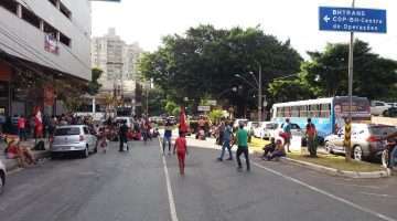 Manifestação ocorrida na avenida Engenheiro Carlos Goulart com Professor Mário Werneck - Foto William Araújo