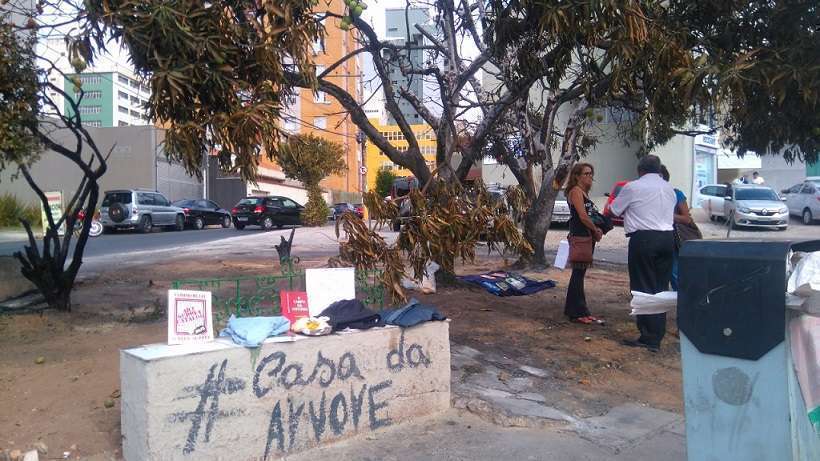 Doações dos moradores à "Casa da Árvore" - foto: Ney Felipe