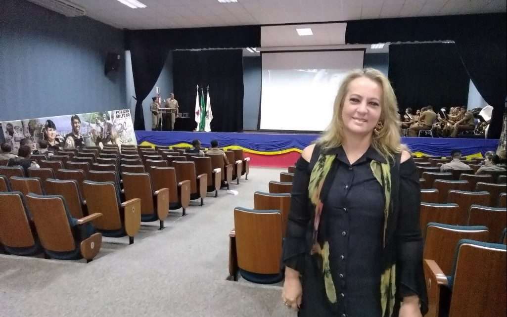 Gracielle Torres na cerimônia de entrega do prêmio "Guardião Belohorizontino"